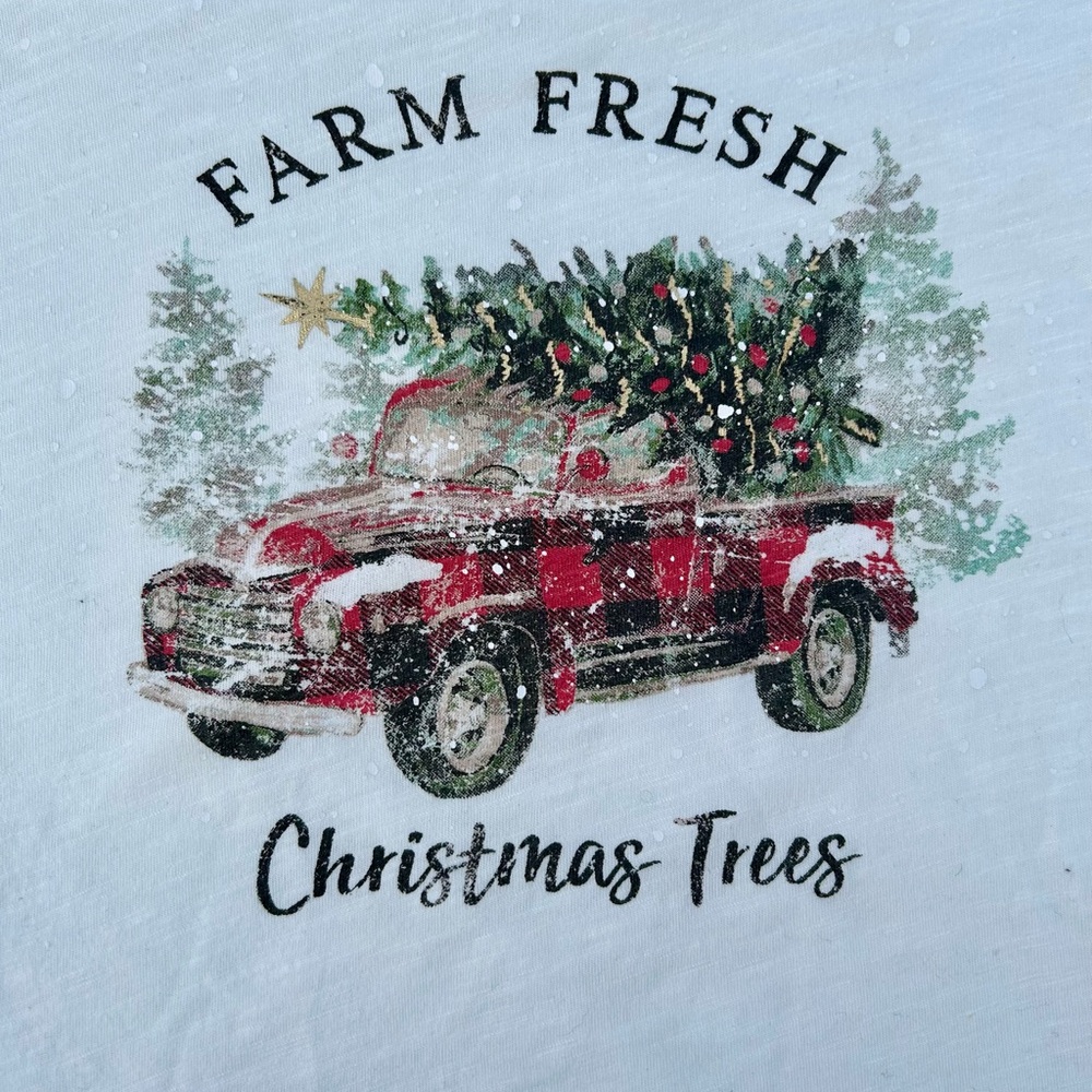 Maurices Christmas Tree Farm Tee Shirt New Sz. Medium